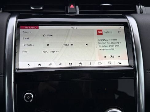 Used 2020 Land Rover Discovery Sport S image 16