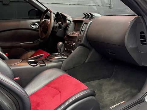 Used 2017 Nissan 370Z NISMO RWD image 11