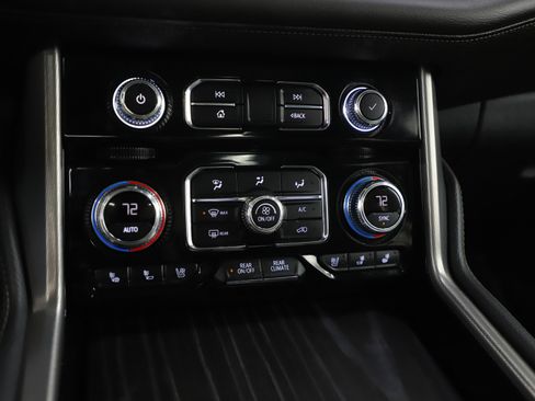 Used 2023 GMC Yukon XL Denali AWD/4WD image 26