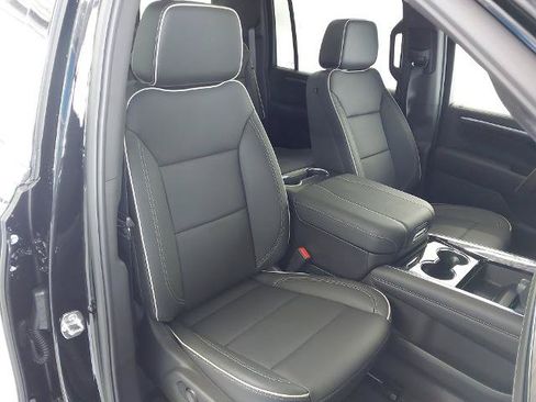 New 2026 Chevrolet Suburban Premier w/ Sun And Tow Package AWD/4WD image 28