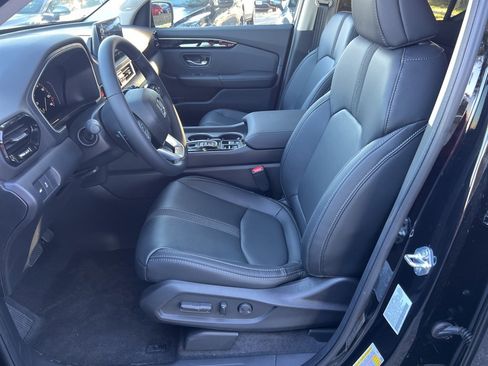 New 2025 Honda Pilot Touring image 16