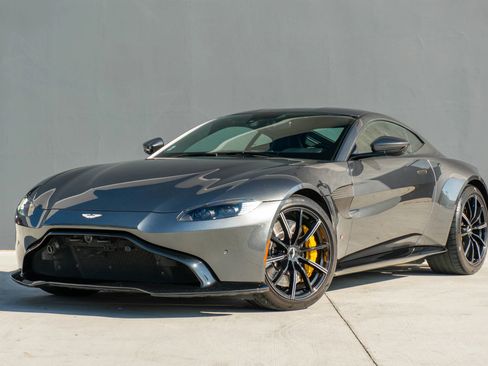 Used 2019 Aston Martin V8 Vantage Coupe image 4