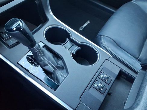 Used 2017 Toyota Camry XLE image 18