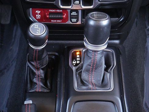 Used 2022 Jeep Gladiator Rubicon w/ Cold Weather Group image 26