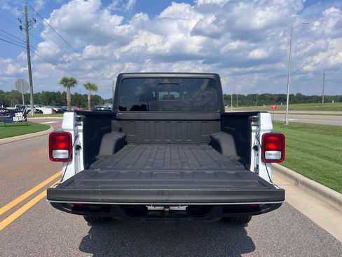 Used 2020 Jeep Gladiator Sport w/ Quick Order Package 24S AWD/4WD image 9
