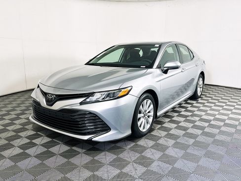Used 2020 Toyota Camry LE FWD image 7