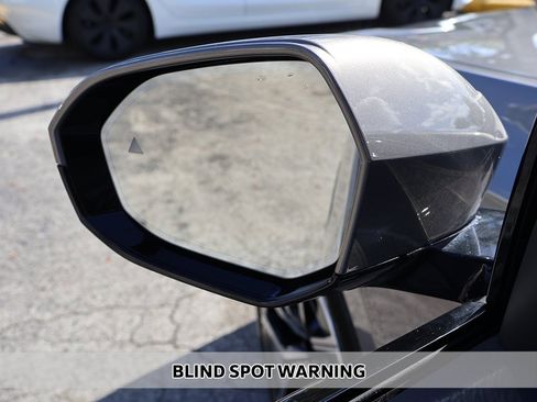 Used 2025 BMW 740i image 8