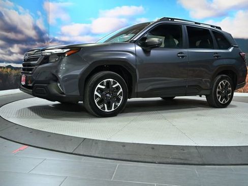 Used 2025 Subaru Forester Premium AWD/4WD image 4