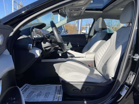 Used 2023 Hyundai Elantra Limited image 8