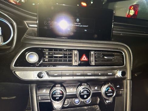 Used 2023 Genesis G70 2.0T image 9