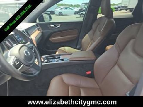 Used 2023 Volvo XC60 B5 Plus AWD/4WD image 4