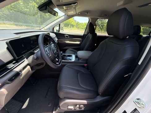 New 2026 Kia Carnival EX FWD image 25