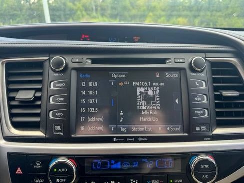 Used 2018 Toyota Highlander Limited Platinum AWD/4WD image 32