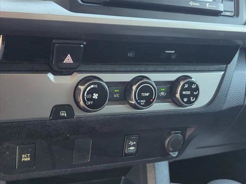 Used 2017 Toyota Tacoma SR5 w/ SR5 Appearance Package (SM) RWD image 21