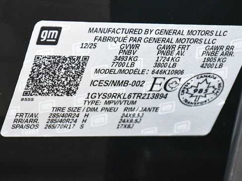 Used 2026 Cadillac Escalade ESV Platinum Sport AWD/4WD image 16