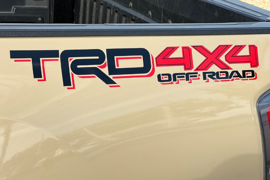 Certified 2020 Toyota Tacoma TRD Off-Road w/ Technology Package AWD/4WD image 29