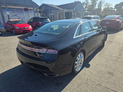 Used 2016 Lincoln MKZ image 4