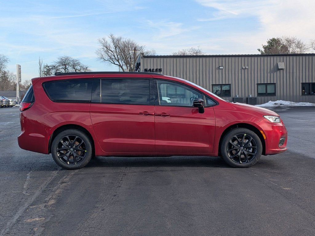 New 2026 Chrysler Pacifica Select w/ S Appearance Package AWD/4WD image 8