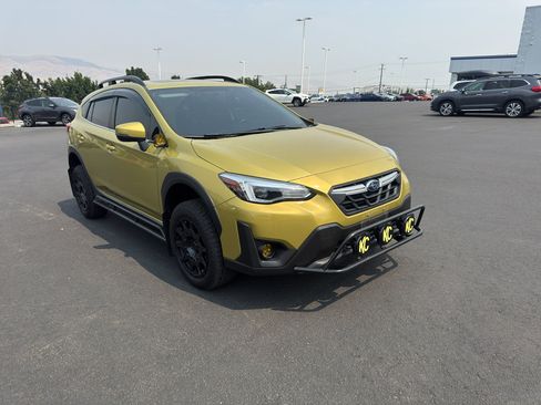 Used 2021 Subaru Crosstrek 2.5i Limited w/ Moonroof Package 2 AWD/4WD image 2