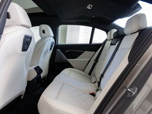 New 2026 BMW 530i w/ Convenience Package image 21