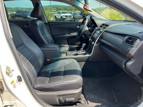 Used 2017 Toyota Camry XLE FWD image 10
