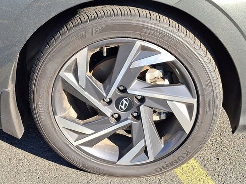 Certified 2025 Hyundai Elantra Sport image 9