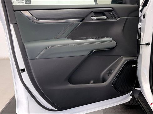 New 2026 GMC Acadia AT4 w/ Luxury Package AWD/4WD image 12