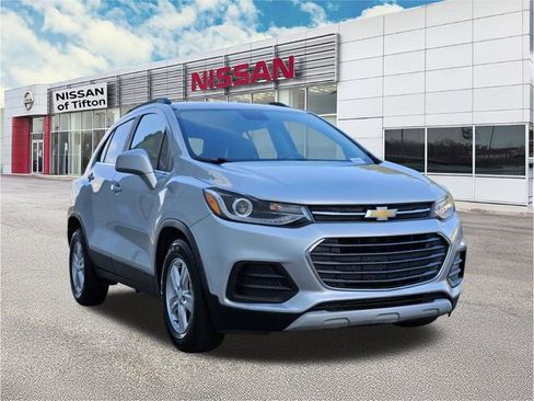 Used 2020 Chevrolet Trax LT w/ LT Convenience Package image 1