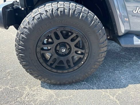Used 2020 Jeep Wrangler Unlimited Sahara AWD/4WD image 7