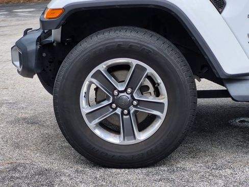 Used 2019 Jeep Wrangler Unlimited Sahara AWD/4WD image 7