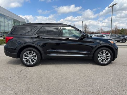 Used 2024 Ford Explorer XLT w/ Equipment Group 202A image 8
