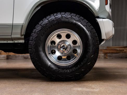 Used 2023 Ford Bronco Heritage Edition AWD/4WD image 11