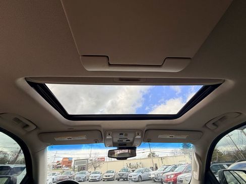 Used 2015 Cadillac Escalade Premium image 23