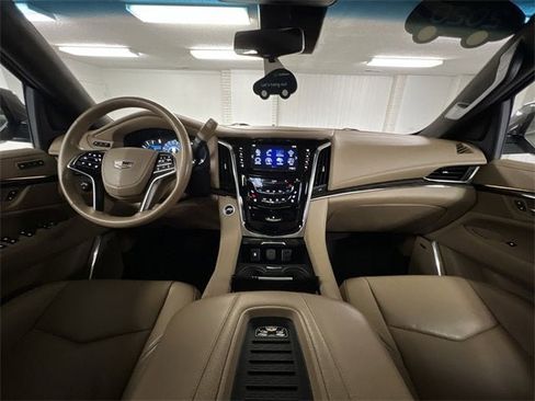 Used 2020 Cadillac Escalade Platinum image 21