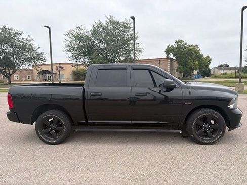Used 2016 RAM 1500 Express w/ Black Ram 1500 Express Group AWD/4WD image 9