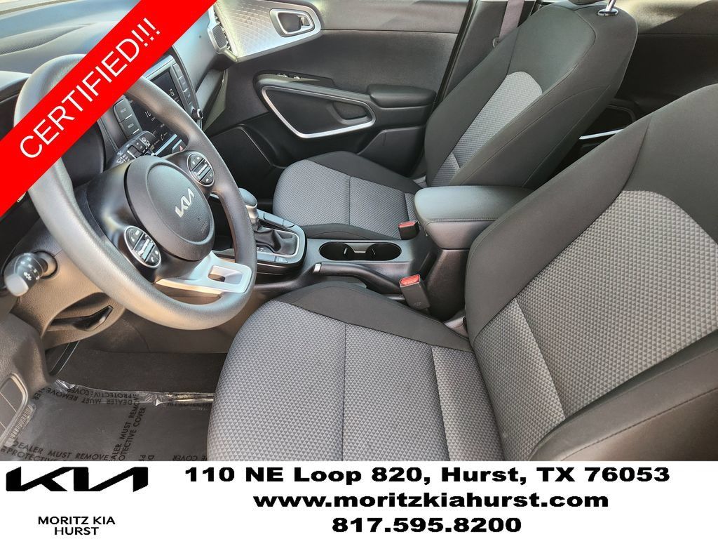 Certified 2025 Kia Soul LX w/ LX Technology Package FWD image 18