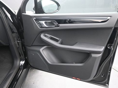 New 2026 Porsche Macan image 9