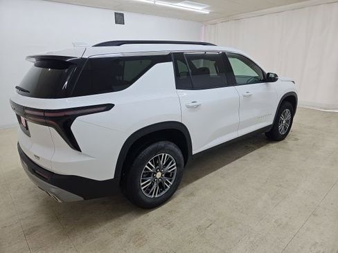 Used 2025 Chevrolet Traverse LT image 19