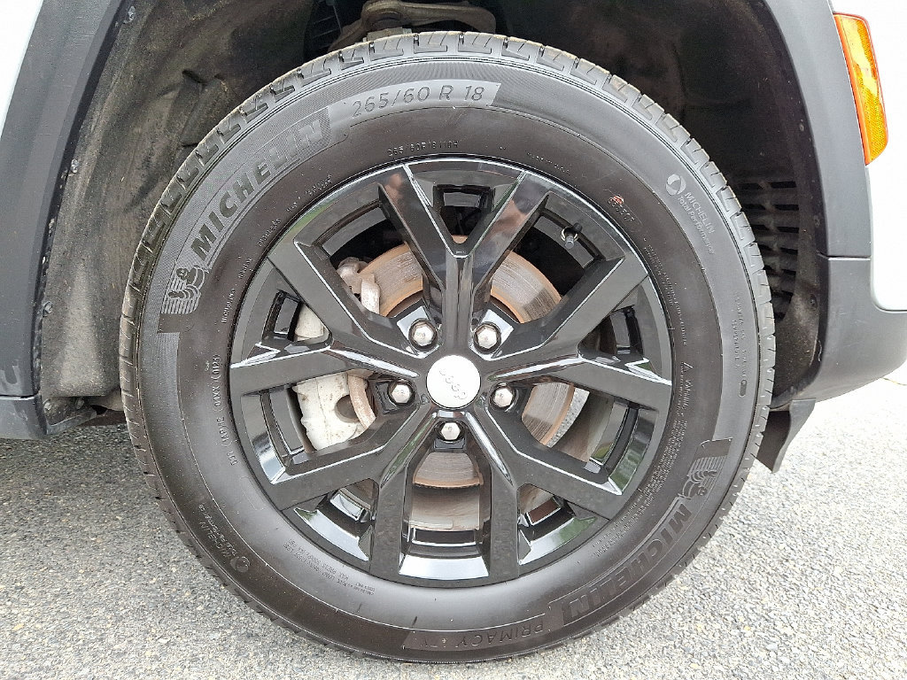 Used 2023 Jeep Grand Cherokee Limited AWD/4WD image 8