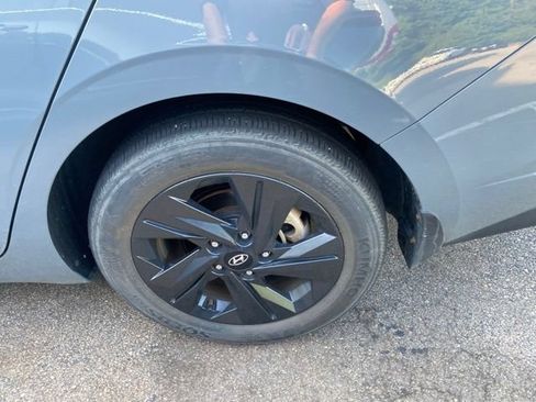 Used 2022 Hyundai Elantra SEL FWD image 11