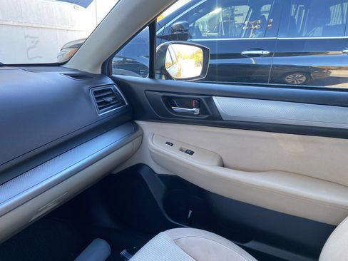 Used 2017 Subaru Outback 2.5i Premium image 19