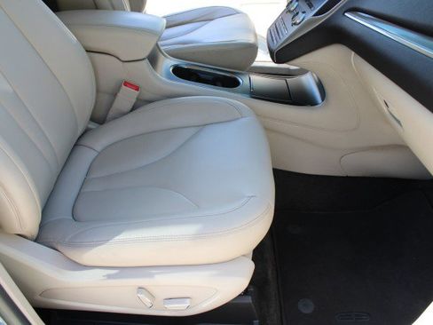 Used 2018 Lincoln MKC Premiere FWD image 17