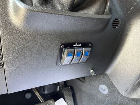Used 2021 Jeep Gladiator Sport AWD/4WD image 8