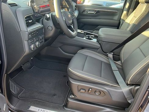 New 2025 Chevrolet Suburban Premier w/ Sun And Tow Package image 12