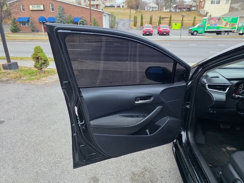 Used 2021 Toyota Corolla LE image 10