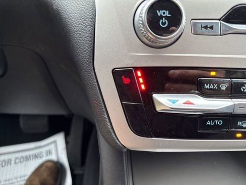 Used 2022 Ford Explorer XLT image 43