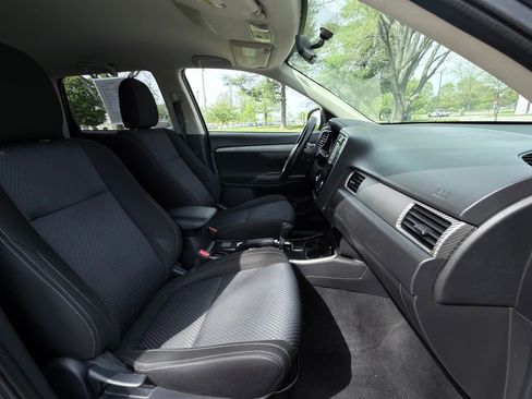 Used 2017 Mitsubishi Outlander ES AWD/4WD image 23