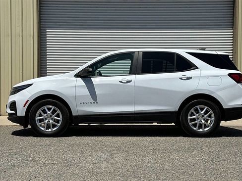 Used 2022 Chevrolet Equinox LS w/ LS Convenience Package image 3