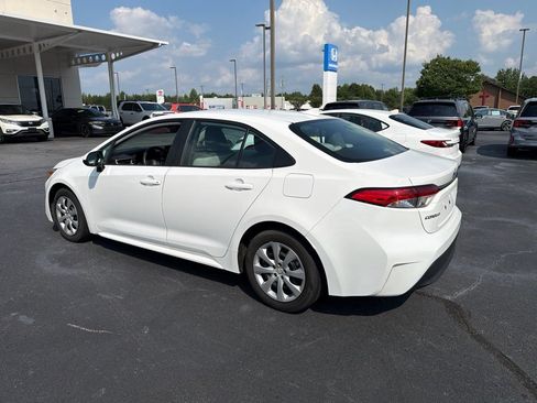 Used 2023 Toyota Corolla LE FWD image 5