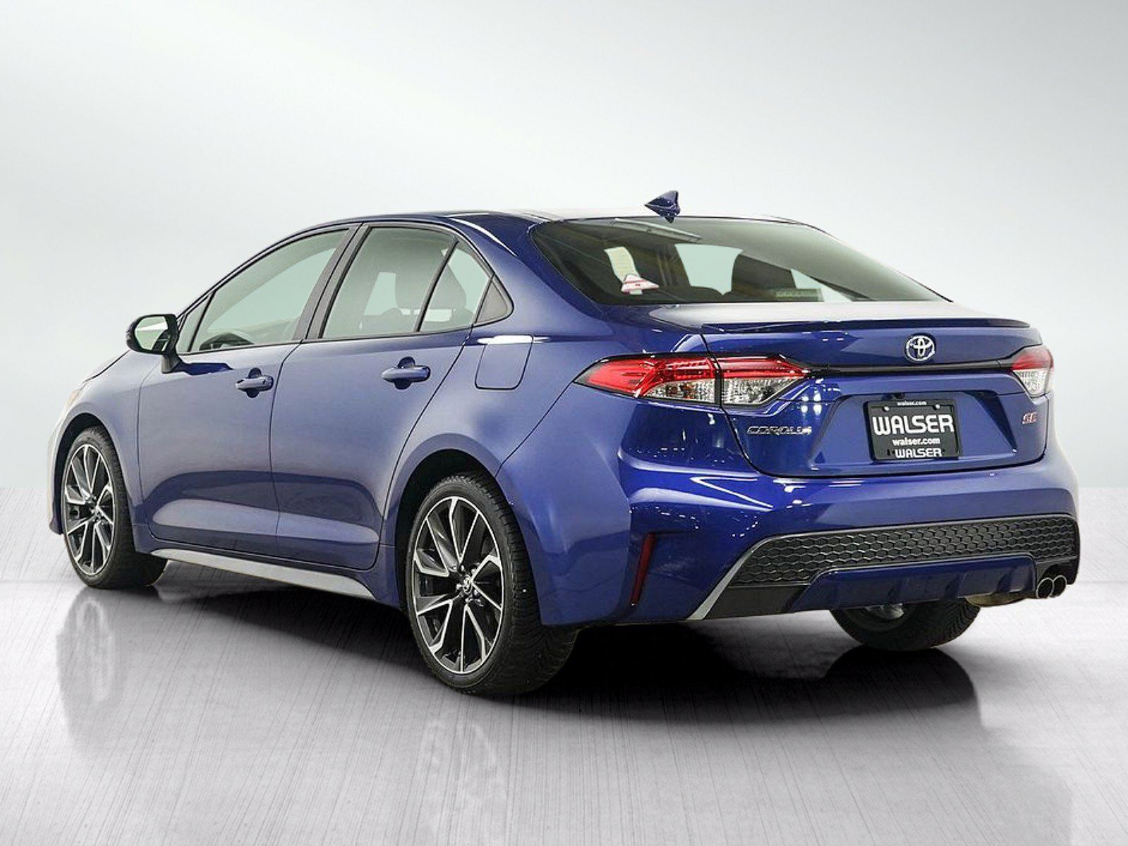 Used 2021 Toyota Corolla SE FWD image 3